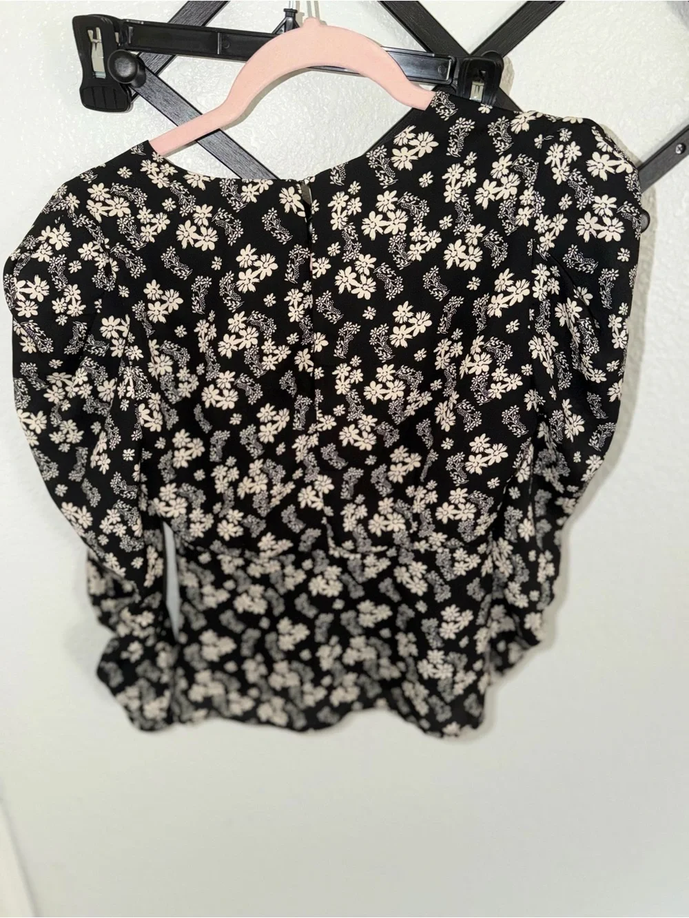 ASTR The Label Black Floral Ruched Peplum Blouse Long Sleeve V-Neck Women’s XS